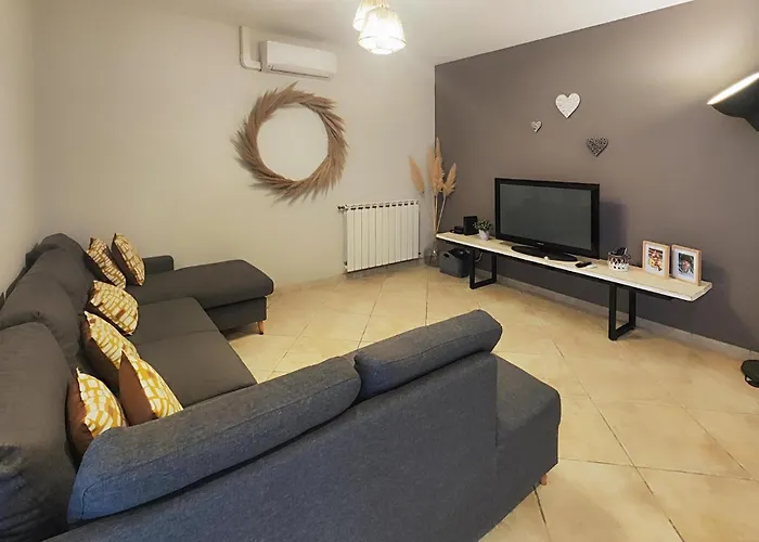 Stunning In בית נופש Puisserguier