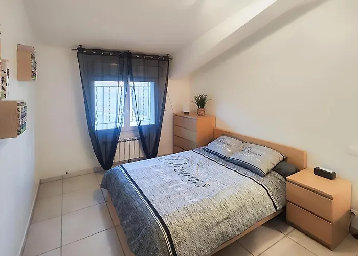 בית נופש Stunning In Puisserguier